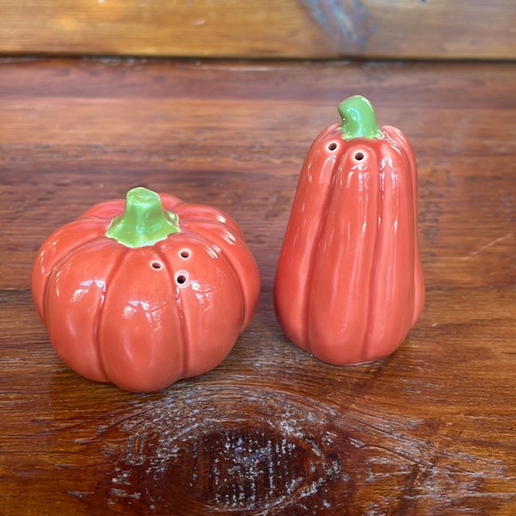 🎃 Pumpkin Salt & Pepper Shaker - Picture 1 of 7
